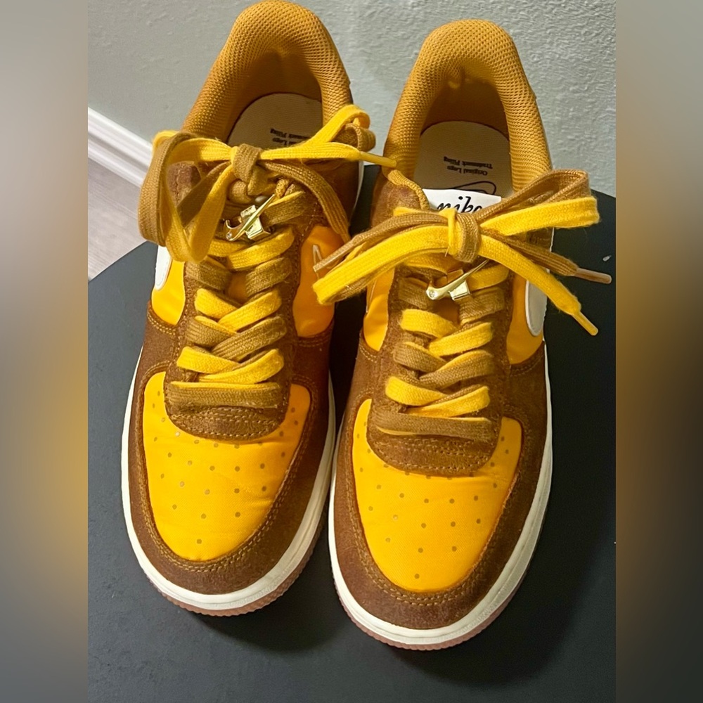 LIKE NEW Nike Low Air Force 1 '07 SE First Use DA8302-101 Sneakers Shoes - Picture 3 of 16
